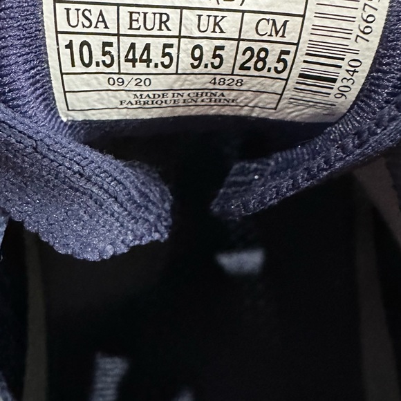 Men's Brooks running shoes. Size 10.5, medium width. - Picture 3 of 5